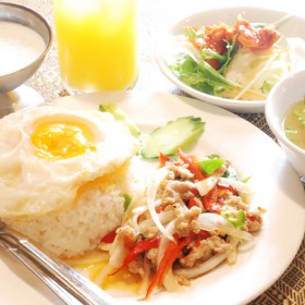 10 – タイレストラン　バーンソングタイ